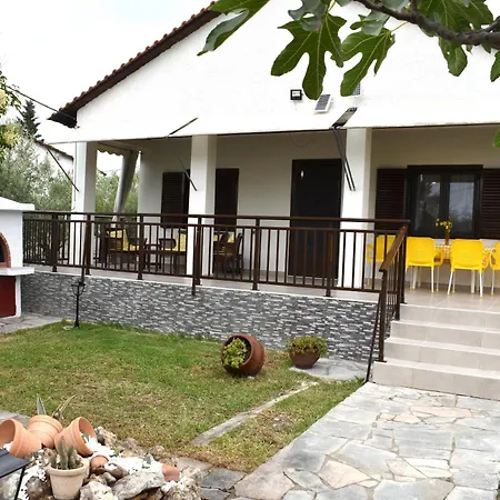 בית נופש Maria's House With Garden & Bbq *